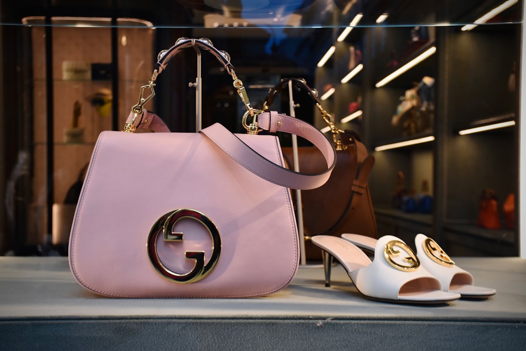 Designer Consignment Apps: Turn Old Clothes Into $2000 Yearly