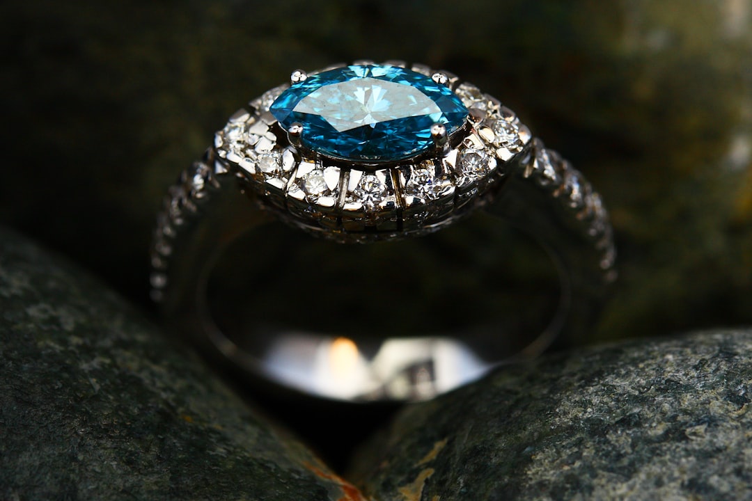 Jewelry Rental vs Buying: Save $2000+ on Luxury Accessories